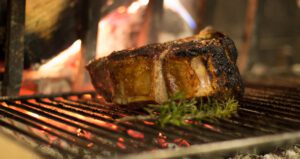 Erlebnis Grill-Catering: Vom BBQ-Angebot bis zur perfekten Eventorganisation Trend zu Outdoor-Events, Erlebnisgastronomie und Live-Cooking